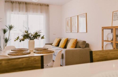 Benagalbon Apartment | Bonito piso junto a campo de golf, mar y montaña