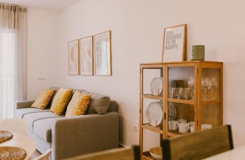 Benagalbon Apartment | Bonito piso junto a campo de golf, mar y montaña