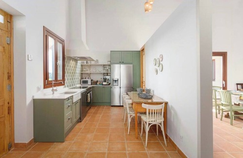Badajoz House | Border design estate with historic olive grove