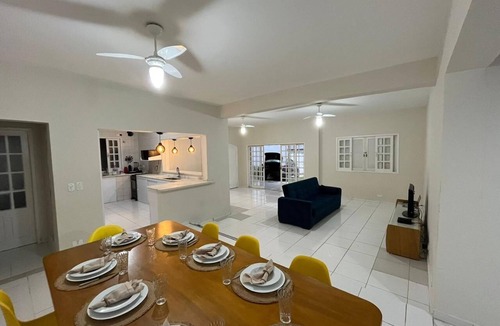 Balneario Praia do Pernambuco House | 5 minutes walk to Mar Casado Guaruja Beach