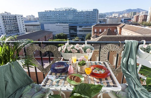 Explanada de la Estacion Apartment | Bright 2-Bedroom Apartment Near Beach and Train Station in Central Málaga