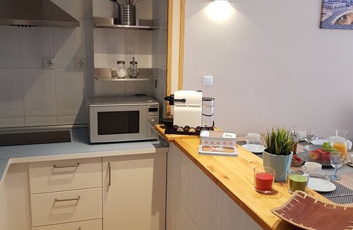 Encarnacion-Regina Apartment | Bright and newly renovated apartment in the historic center