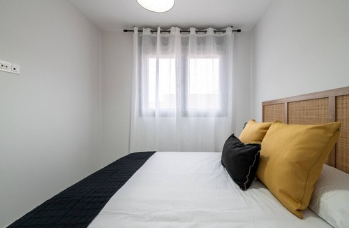 Getafe Apartment | Bright apartment 20 min from Madrid
