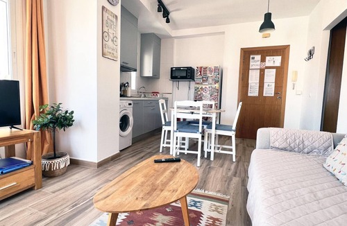 Capuchinos Apartment | Bright apartment with terrace, BBQ, parking and air conditioning in Málaga
