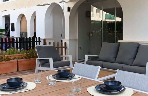 Roldan Apartment | Bright improved ground floor apartment - BA202LT
