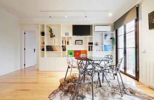 Jeronimos Apartment | Bright Luxurious - 1BD 2BTH - AtochaRetiro