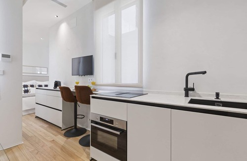 Embajadores Apartment | Bright New Studio Near Madrid City Center