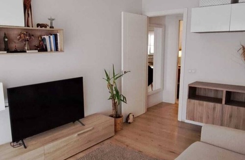 Poligono Alameda Apartment | Bright Soho Apartment with balcony in a residential neighborhood