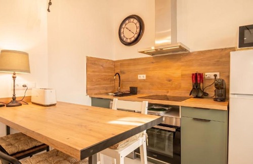 Los Remedios Apartment | Bright Sunny 2BR Island Kitchen in Los Remedios