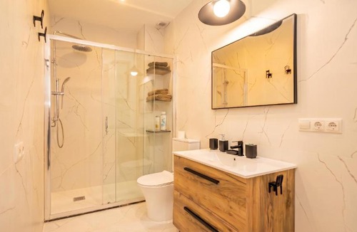 Los Remedios Apartment | Bright Sunny 2BR Island Kitchen in Los Remedios