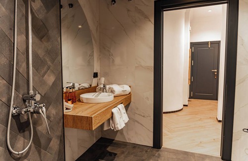 Central District Hotel | Bubaqia House