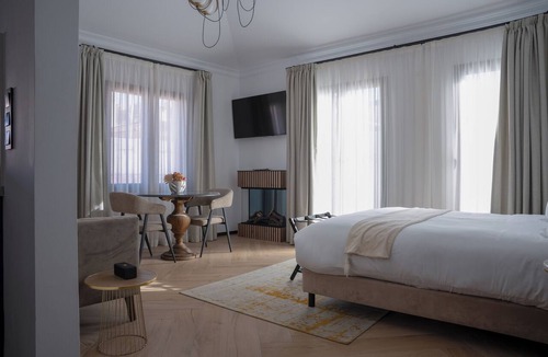 Central District Hotel | Bubaqia House