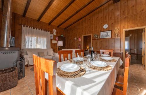 Valverde de Merida Ski Chalet | Cabaña pet-friendly con piscina y patio privado