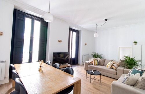 Centro Apartment | Callao/Gravia 3 Bedrooms 3 Bathrooms. Quiet retreat steps away from Gran Vía