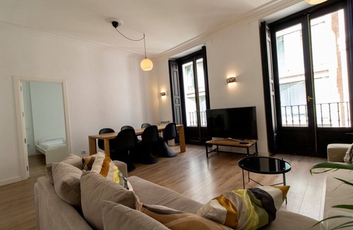 Centro Apartment | Callao/Gravia 3 Bedrooms 3 Bathrooms. Quiet retreat steps away from Gran Vía