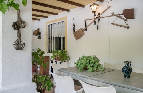 Arriate Apartment | Cantarrana 2 Apartment: Pool, Wi-Fi, Air Conditioning in an Idyllic Setting