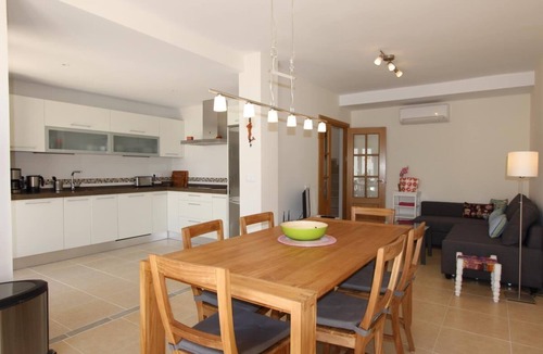 Conil de la Frontera City Center House | Casa Amistad - Modern terraced house with sea views and communal pool