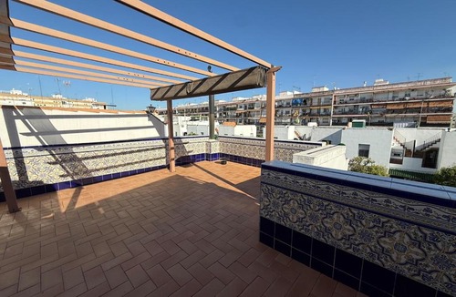 Cruz Roja-Capuchinos House | Casa Andaluza con Patio y Garaje Privado