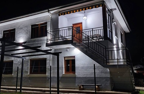 Las Fraguas House | Casa Angela Recién Reformada con Jardín Privado