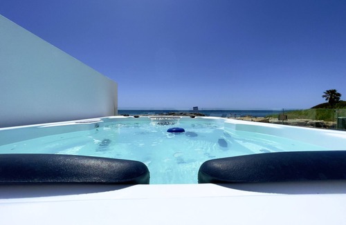 Bahia Dorada Ski Chalet | Casa Bahia Dorada - 3-bed townhouse on the front line of the beach!