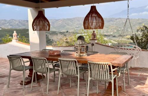 Benamocarra House | Casa Bambú Boutique Studios Andalusië with pool and Mountain Views