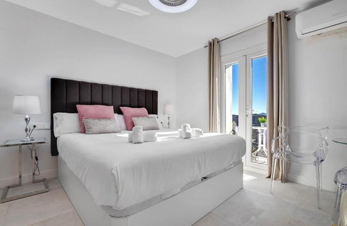 Carratraca Hotel | CASA BANDERAS SPA & Gestión CAMINITO DEL REY