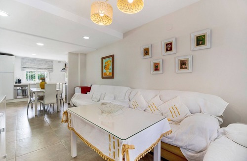 Rota Apartment | Casa Blanca Apartment with Private Terrace, Balcony and Wi-Fi