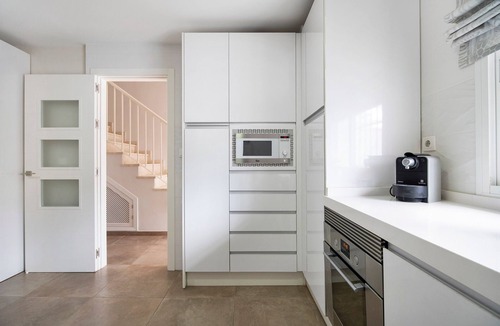 Rota Apartment | Casa Blanca Apartment with Private Terrace, Balcony and Wi-Fi