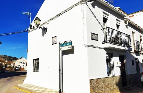 Cuevas del Becerro House | Casa Blanca
