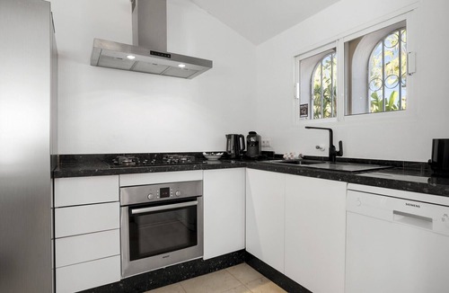 Estepona Villa | Casa Blanca | private pool - garden - bbq - jacuzzi