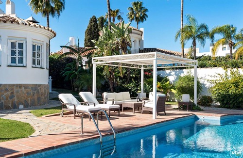 Estepona Villa | Casa Blanca | private pool - garden - bbq - jacuzzi