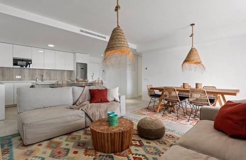 Estepona Apartment | Casa Checa - 3bd apt in Estepona with sweet views!