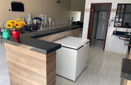 Barretos House | Casa com vaga para 3 carros, área de churrasco com piscina grande.