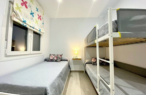 Padul Ski Chalet | Casa con Piscina, a 45 Minutos de la Playa y de Sierra Nevada. Pueblo Acogedor