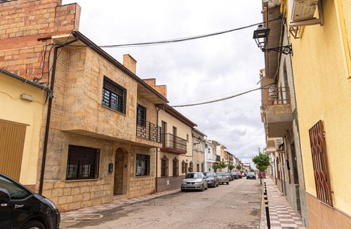 Torreblascopedro House | Casa Cuento de Domingo: Private Terrace, Wi-Fi & Air Conditioning in Torreblascopedro