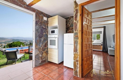 Pinos de Alhaurin Apartment | Casa de 2 dormitorios con piscina privada y desayuno incluido en Alhaurin