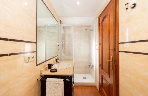 San Basilio House | Casa de la Albolafia & Small parking