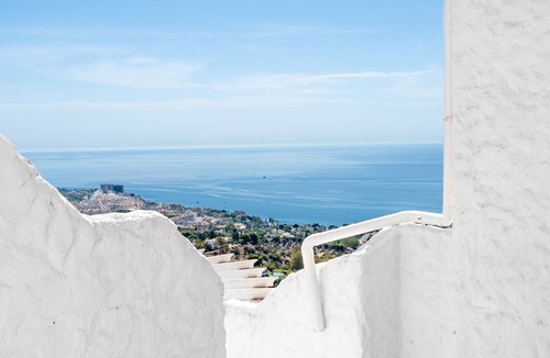 Benalmadena Costa Ski Chalet | Casa de la Buena Vida | 3 Bedroom Townhouse with Sea View