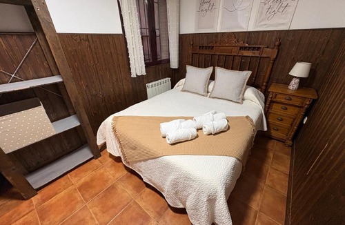 Nambroca House | Casa La Bienvenida con patio y aparcamiento - Apartamentos Aloha Toledo