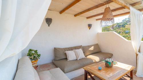 Trapiche House | Casa La Estrella Azul Vélez-Málaga by Ruralidays