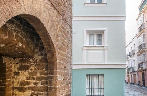 Old Town Apartment | Casa La Muralla MEDIEVAL by Cadiz4Rentals