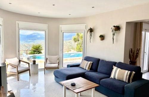 Canillas de Aceituno House | Casa lucía