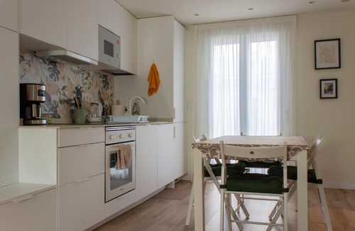 Pio XII Apartment | Casa Macarena Sunflower