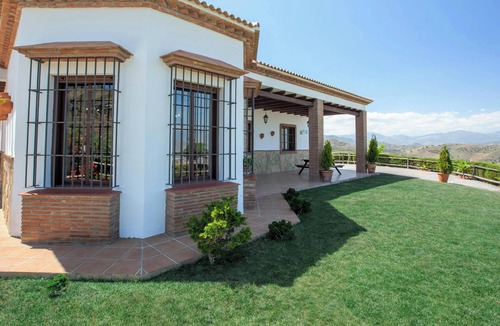 Iznate Villa | Casa Mirador Las Claras: Villa with garden, private pool, A/C. Beautiful views