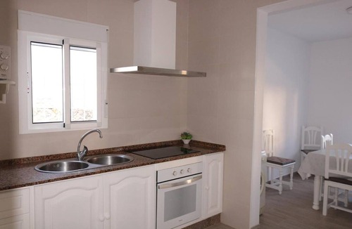 Los Naveros House | Casa Naveros – Spacious Holiday Home with Private Garden