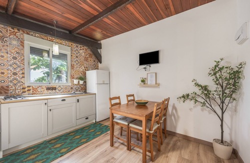 El Palmar Apartment | Casa Oasis with Private Garden in El Palmar, 5 Minutes from the Beach