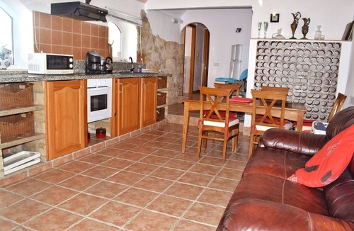 Pruna Villa | CASA PICASSO YOUR OWN PRIVATE POOL, 2 BED, 2 BATHn 90 nights minimum stay