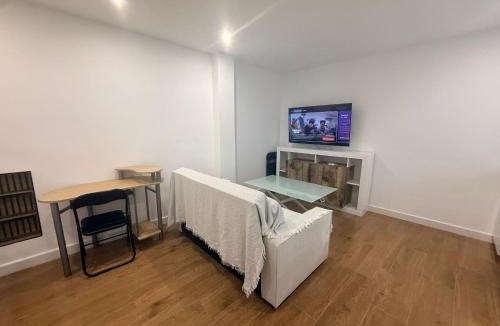 La Trinidad-San Juan y Todos los Santos Apartment | Casa Plaza Profesor Lopez Neyra