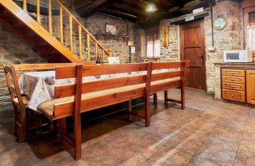 Noceda House | Casa Rural Abuelo Jose in El Bierzo – Private Pool, Mountain Views & Skiing