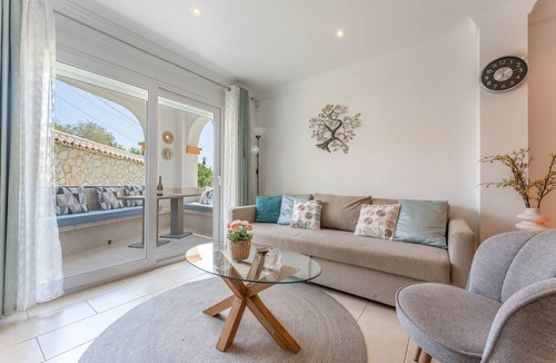 La Capellania Apartment | Casa Reus Apartment with Outdoor Pool and Garden for 4
